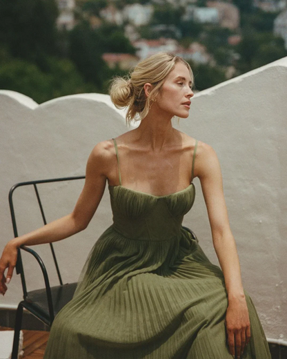 Olive Dress – Modern elegance with an open back